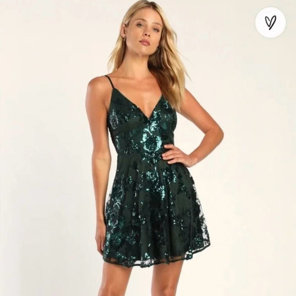 NWT Lulu’s Shine Language Emerald Green Floral Sequin Mini Dress holiday
